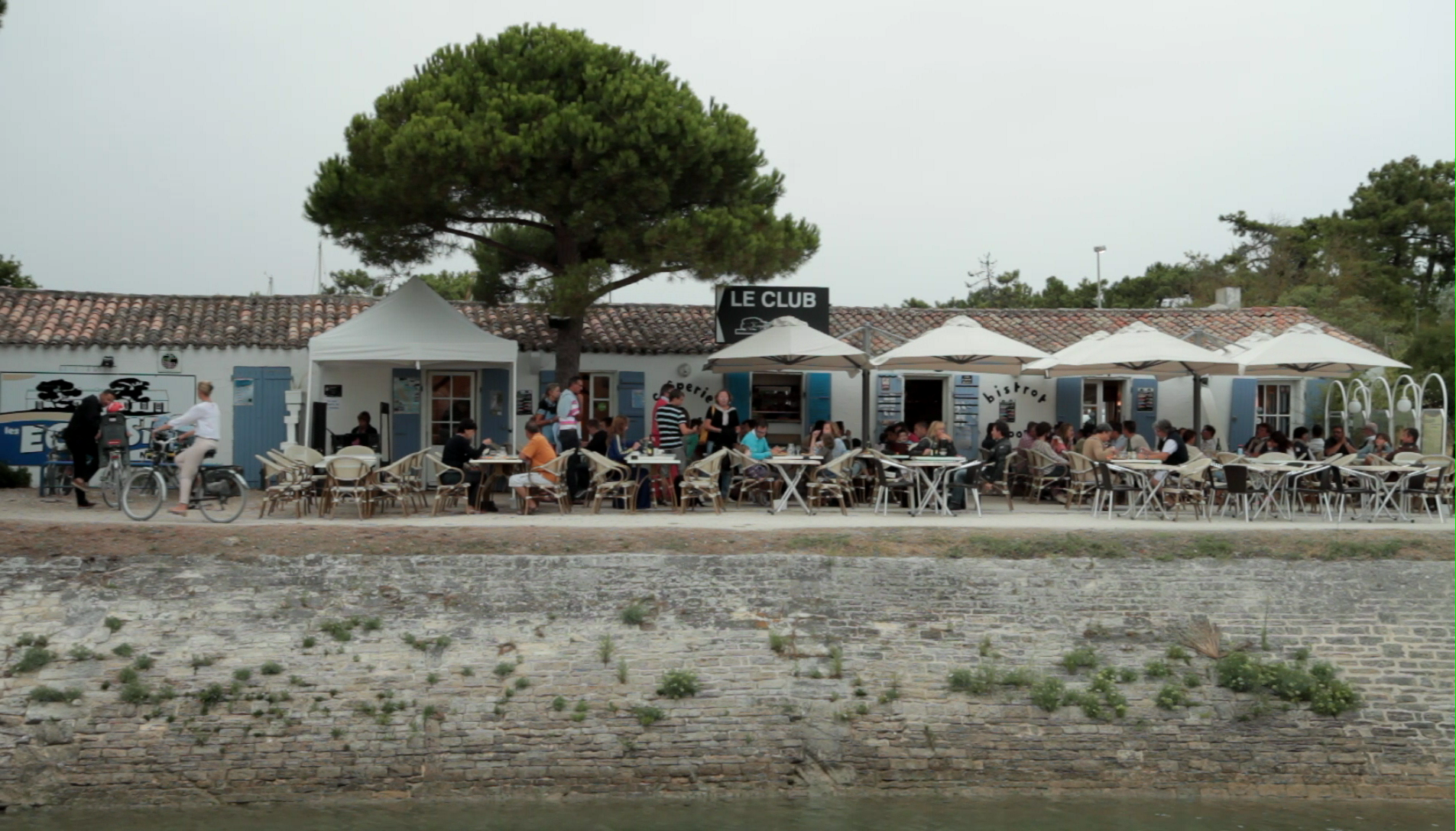 Les Ecluses, port du douhet